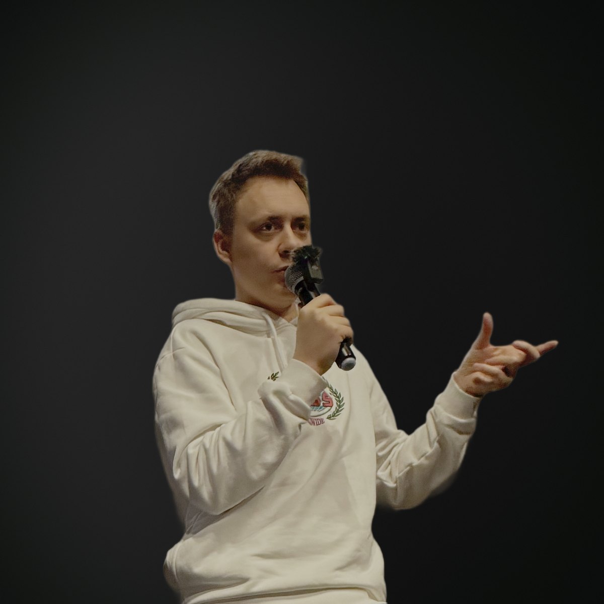 Павло Берлінець виступає з доповіддю перед аудиторією
